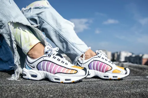 DON’T COLOR, MULTI-COLOR WITH NEW NIKE AIR MAX TAILWIND